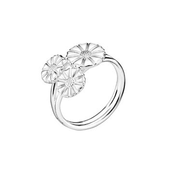 Ring med blomst i forgyldt sterling sølv, 7,5 mm – Lund Copenhagen