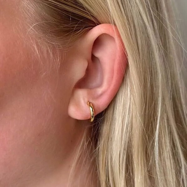 Model ME-011-gp, Smilla small hoops i forgyldt sølv i 12,5 mm fra MerlePerle 12,5 mmi Sterling sølv