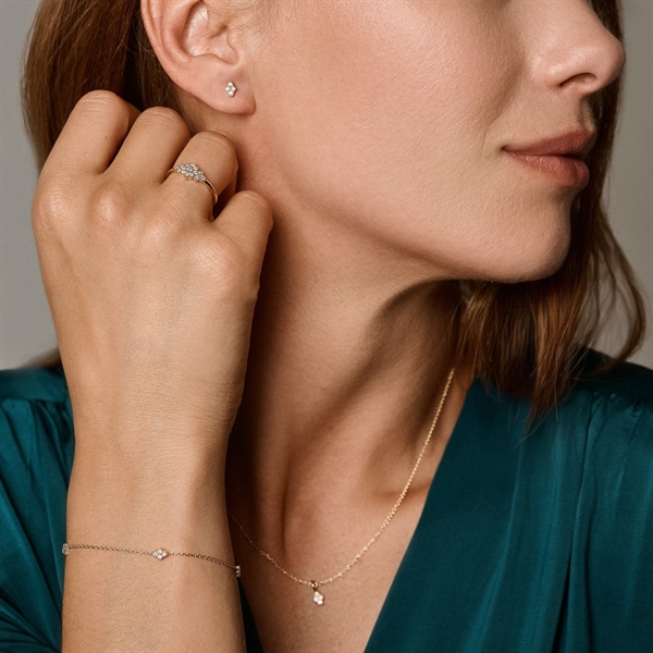 Athene smykkesæt, med i alt 0,35 ct diamanter i 14 kt guld