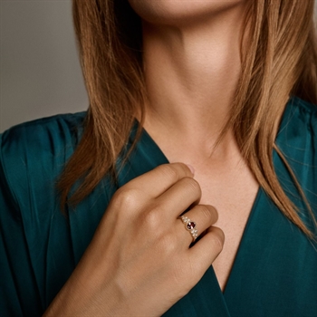 Athene smykkesæt, med i alt 0,28 ct diamanter i 14 kt hvidguld