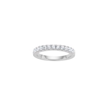 Sølv alliance ring med en række små, klare zirkoner, elegant og skinnende design.