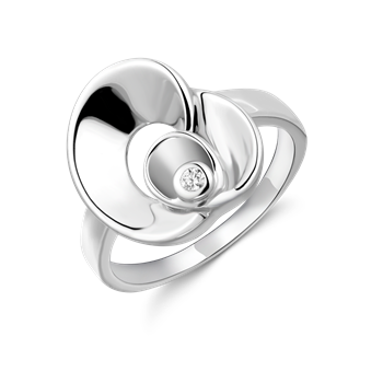 Sølvring fra Støvring Design med stor cirkulær overflade og central ædelsten i swirl-design.