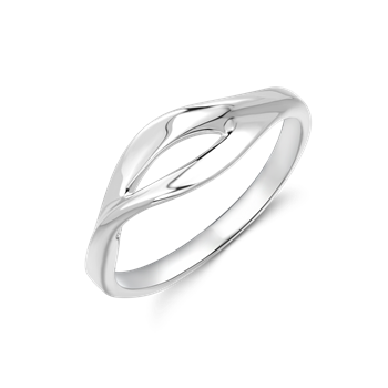 Sølvring med glat, poleret overflade og åben, aflang oval top. Elegant og moderne design.