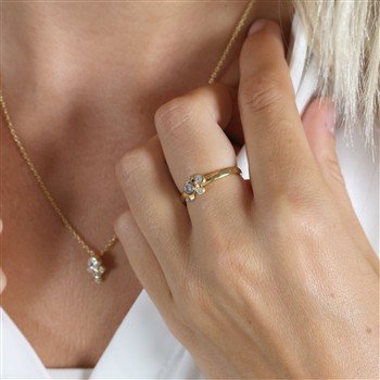 Aagaard Dame ring, 8 karat guld med 5 zirkonia