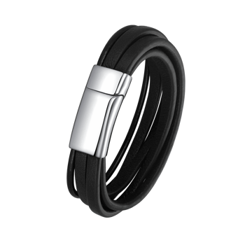 Armbånd med brede og tynde læderstrenge, skinnende metalspænde og flere lag i et design.