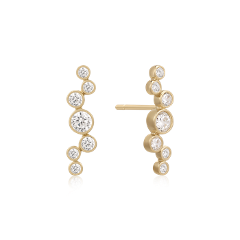 Guld ørestikker med cirkulære sten i gradueret mønster, symmetrisk design, set fra siden.