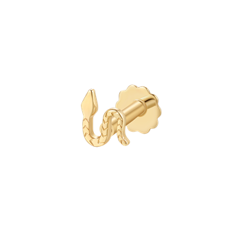 Guld labret piercing med slangedesign og tekstureret overflade fra Støvring Design.