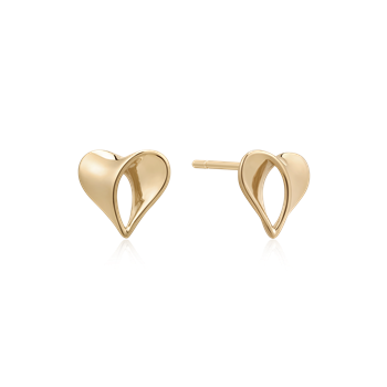 Guld hjerteformede ørestikker med poleret overflade fra Støvring Design.