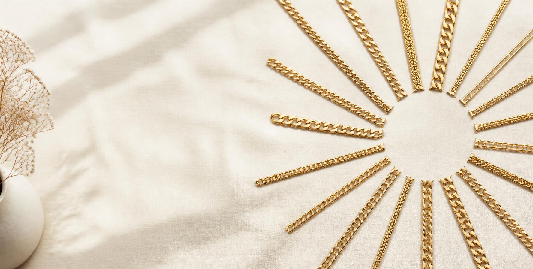Klassiske BNH kæder i guld lagt i en cirkel